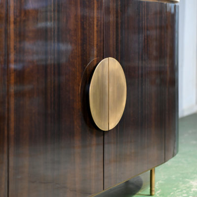 Walnut veneer sideboard with glossy finish and brass details