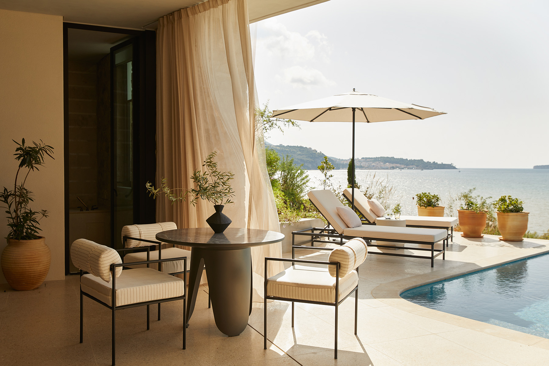 Mandarin Oriental-Costa Navarino-table-tlab